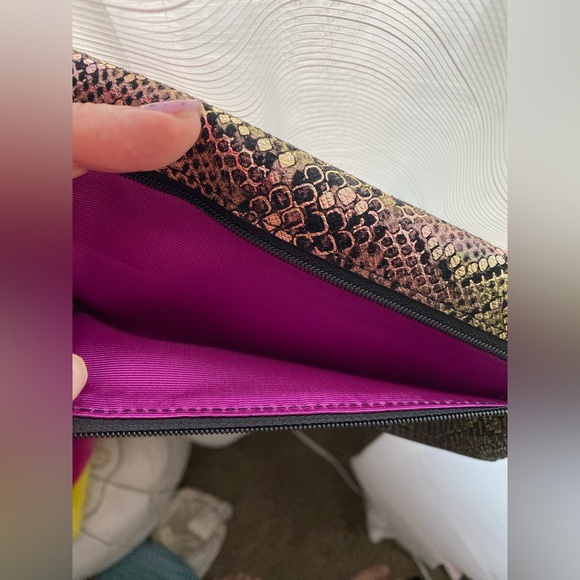 NWT Hobo International iridescent rainbow leather snake print wallet - Picture 13 of 16